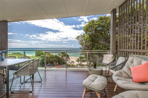 Luxury Beachfront Penthouse on Cylinder Beach