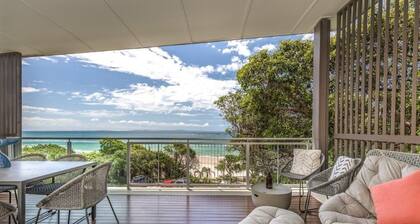 Luxury Beachfront Penthouse on Cylinder Beach