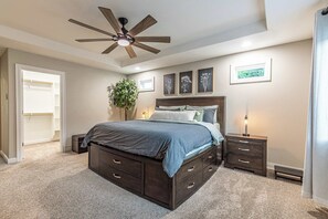 4 bedrooms, desk, iron/ironing board, travel cot