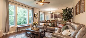 4BR Retreat on Private Acre in Salmon Creek