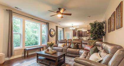 4BR Retreat on Private Acre in Salmon Creek