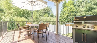 4BR Retreat on Private Acre in Salmon Creek