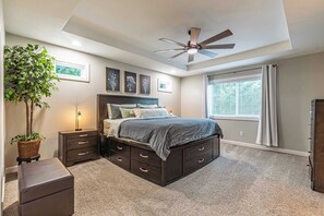 4 chambres, bureau, fer et planche à repasser, lit parapluie