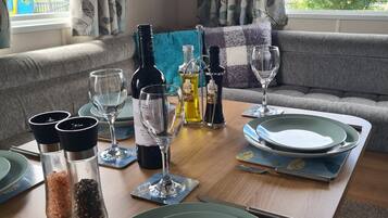 House, 2 Bedrooms, Terrace, Garden View | Dining room