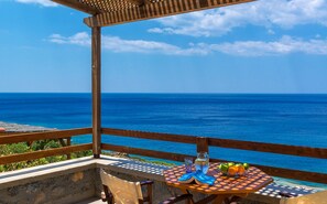 Leilighet, 2 soverom, sjøutsikt | Terrasse/patio