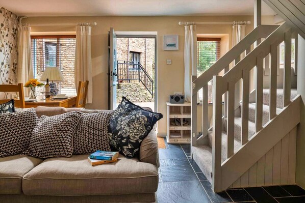 Televisión y chimenea 