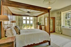 10 bedrooms, free WiFi, bed sheets