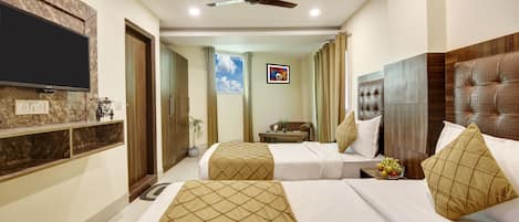 Habitación empresarial con 2 camas individuales | Decoración personalizada, escritorio, wifi gratis y ropa de cama