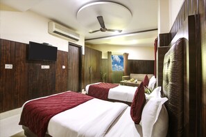 商务双床房 | 特色装修、办公桌、免费 WiFi、床单