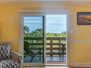 Smart TV, books - 2BR/2BA Oceanfront + Private Beach Access + Dolphins + Pool + Balcony (Tybee Island)