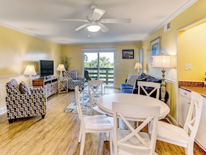 Smart TV, books - 2BR/2BA Oceanfront + Private Beach Access + Dolphins + Pool + Balcony (Tybee Island)