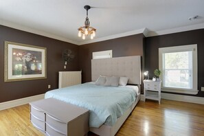 2 عدّة غرف نوم ومكواة/لوح كي وواي فاي وملاءات أسرّة