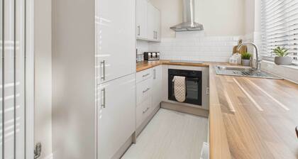 Host & Stay | Jomor House