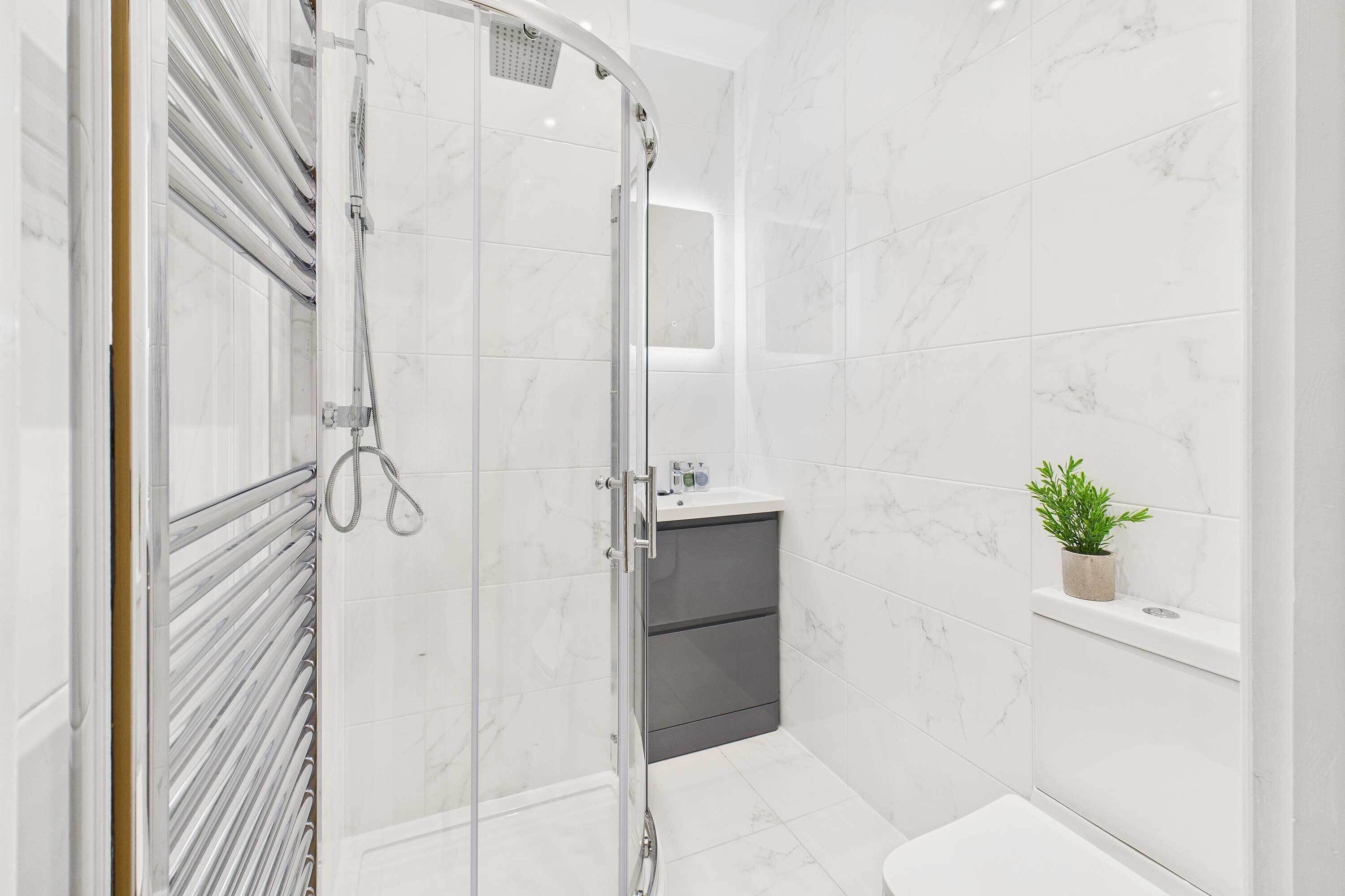 Shower, towels, shampoo