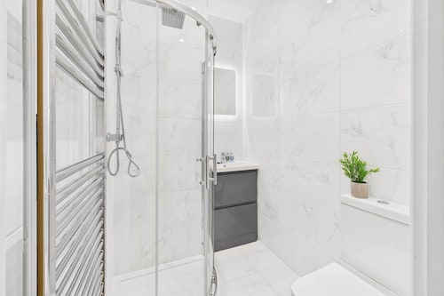 Host & Stay | Jomor House