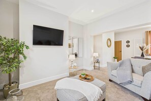 TV, offices - Host & Stay | Jomor House (Burnhope)