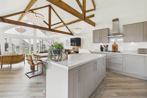 Host & Stay | Bayview Lodge