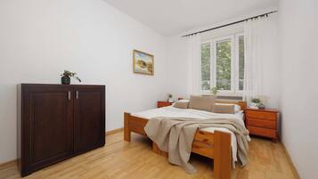 2 bedrooms, desk, iron/ironing board, travel crib