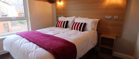 2 chambres, fer et planche Ă repasser, Wi-Fi, draps fournis