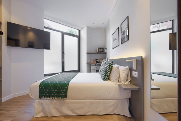 Chambre double, rez-de-chaussée | Fer et planche à repasser, accès au Wi-Fi (inclus)