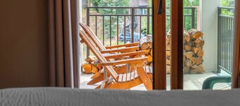 Amazing Gazing at the Plaza, 2 Bed 2 Bath, Updated with Great Views