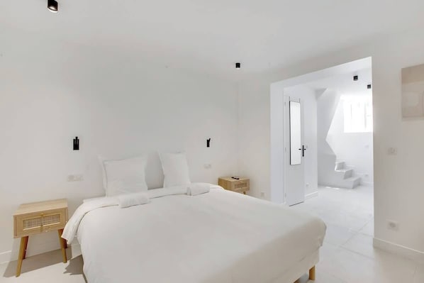 1 habitación, tabla de planchar con plancha, wifi y ropa de cama