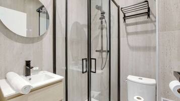 Shower, hair dryer, towels, shampoo