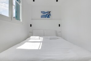 1 habitación, tabla de planchar con plancha, wifi y ropa de cama