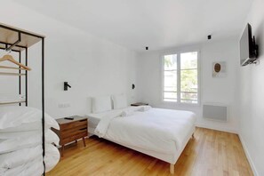 1 slaapkamer, een strijkplank/strijkijzer, wifi, beddengoed