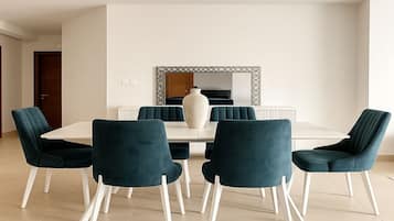 Apartment | Makan dalam bilik