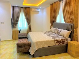 Desk, laptop workspace, free WiFi