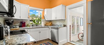 NEW! Lakeland Landing | Cute Bungalow by Downtown