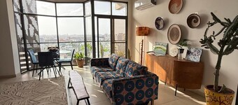 Curator’s Artistic Retreat • Balcony w Breathtaking Views of Dakar • WiFi • Safe