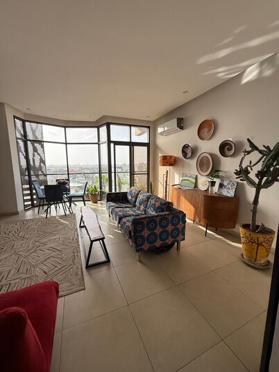 Curator’s Artistic Retreat • Balcony w Breathtaking Views of Dakar • WiFi • Safe