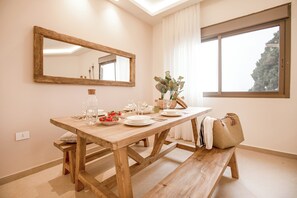Dylan | In-room dining - Akl - Chic Apts & Balconies in Batroun (Batroun)