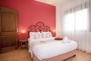 Cortinas blackout, tabla de planchar con plancha y wifi gratis 