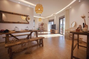 Seascape | Living room | 55-inch Smart TV with cable channels, streaming services