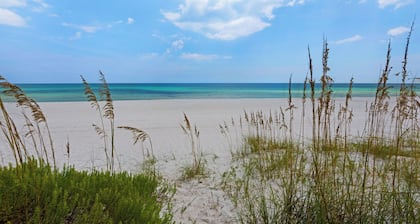 Golden Sands – Private Pool, 5BR + Steps to Emerald Waters of Navarre 🌊