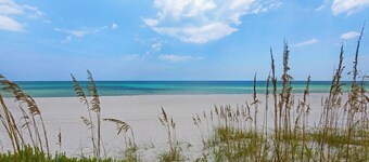 Golden Sands – Private Pool, 5BR + Steps to Emerald Waters of Navarre 🌊