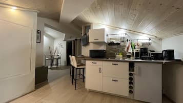 Fridge, microwave, coffee/tea maker, electric kettle