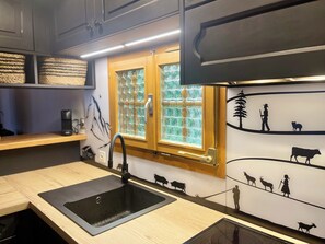 冰箱、微波炉、烤箱、炉灶