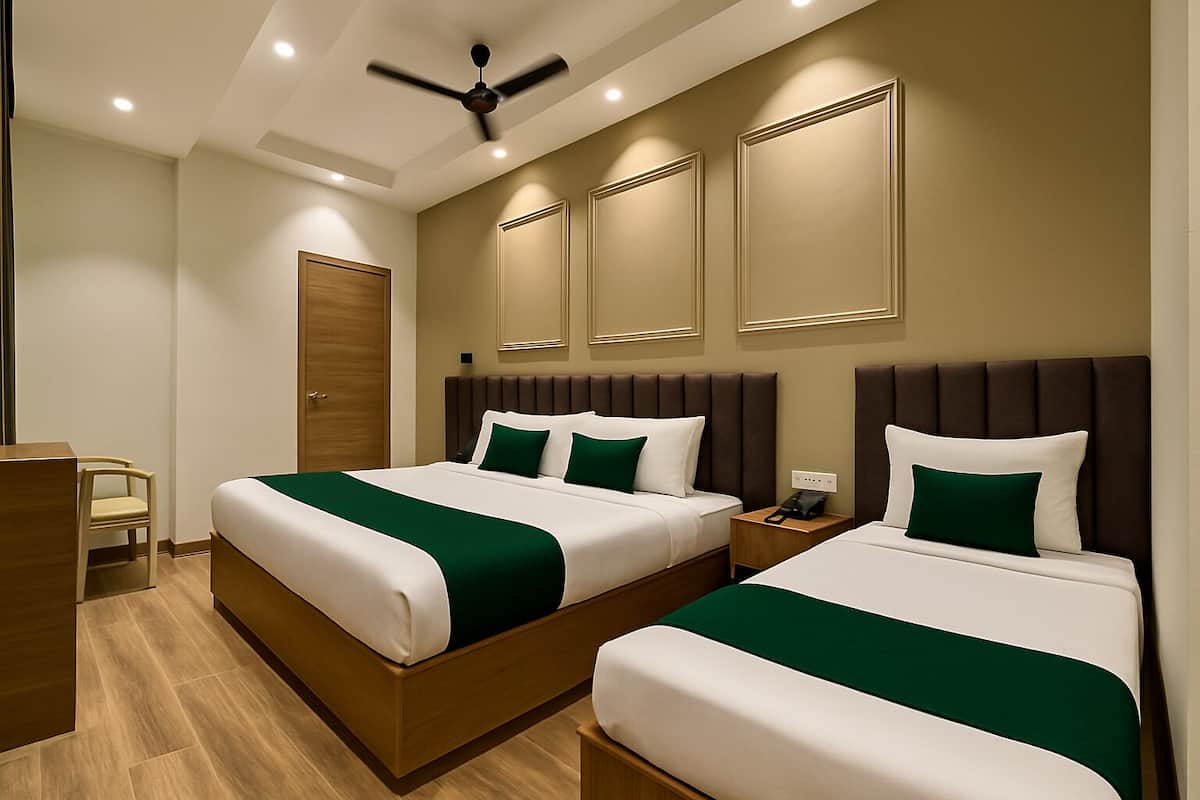 Luxury Triple Room | Egyptian cotton sheets, premium bedding, desk, laptop workspace