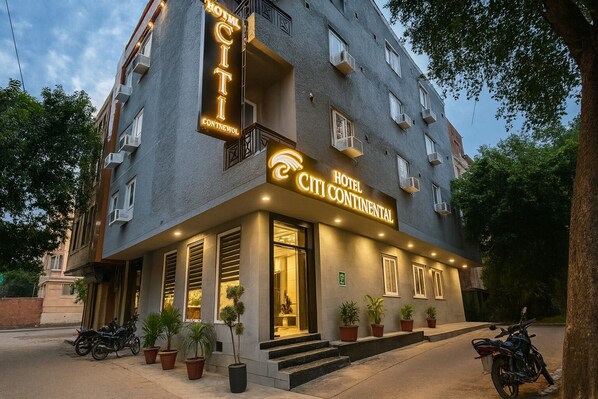 Front of property - evening/night