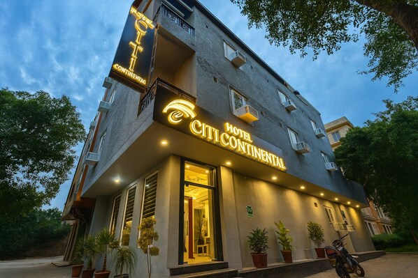 Front of property - evening/night