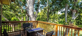 Riverfront | Private Deck | Games | Scenic Views!
