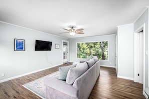 TV, offices - Riverfront | Private Deck | Games | Scenic Views! (Seguin)