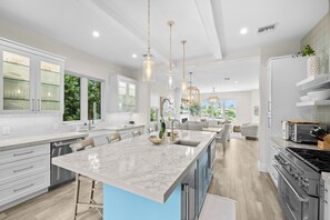 Fridge, microwave, stovetop, dishwasher - LBK Whitney Bayside Retreat (Longboat Key)