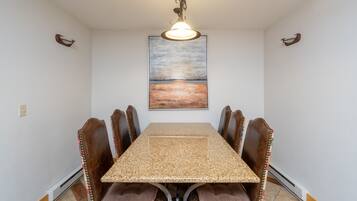 Kondominium, 1 kamar tidur | Tempat makan