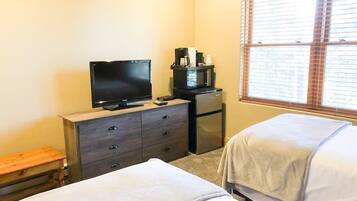 Room, 1 Bedroom | 1 bedroom, free WiFi