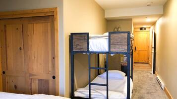 Room, 1 Bedroom | 1 bedroom, free WiFi